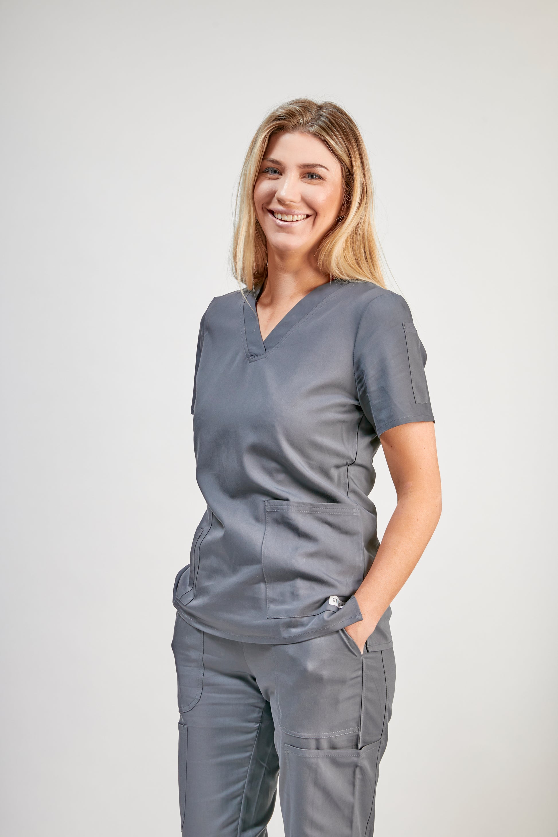 Uniforme clinico mujer one gris